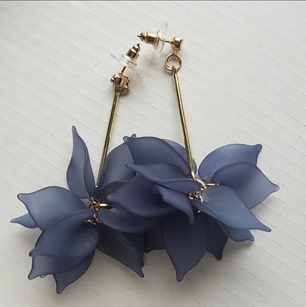 ⭐ New Flower Petal Dangle Earring